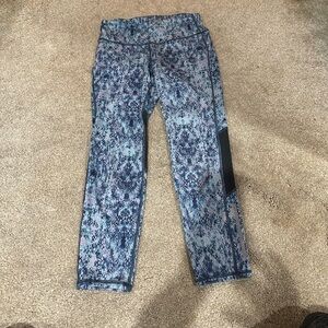 Old Navy ankle length 7/8 Leggins 
Unique printed design
Blues & lavender